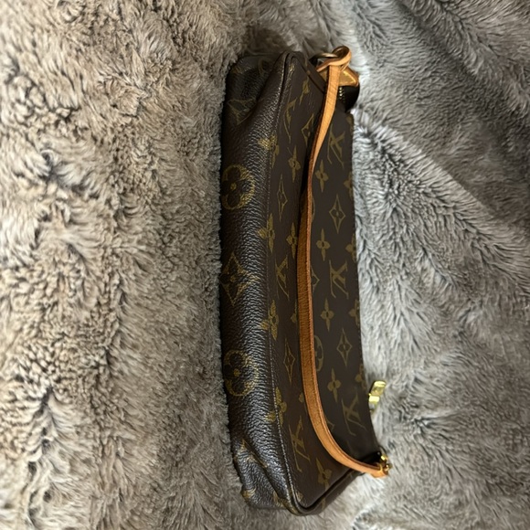 LOUIS VUITTON Monogram Canvas Pochette Accessories - Picture 7 of 11